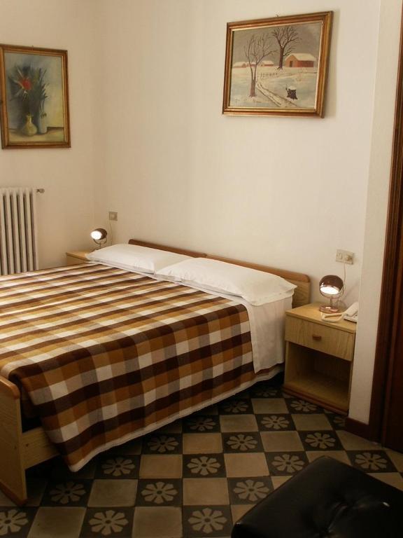 Albergo Corona Salsomaggiore Terme Kamer foto