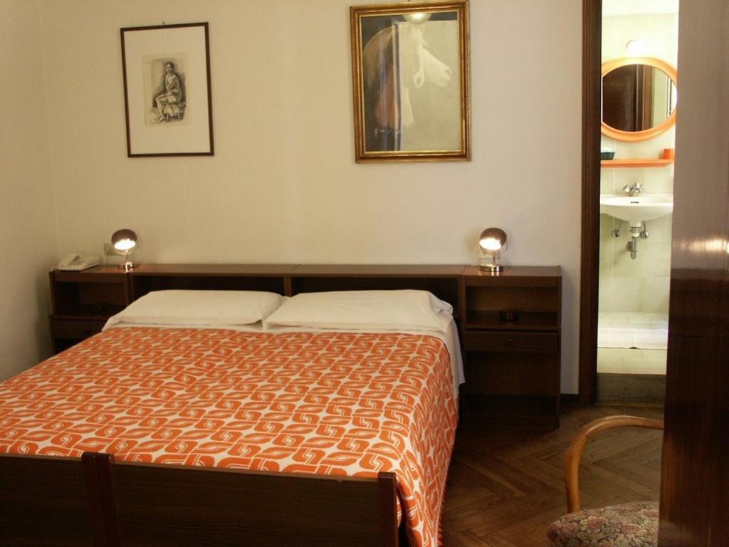 Albergo Corona Salsomaggiore Terme Buitenkant foto