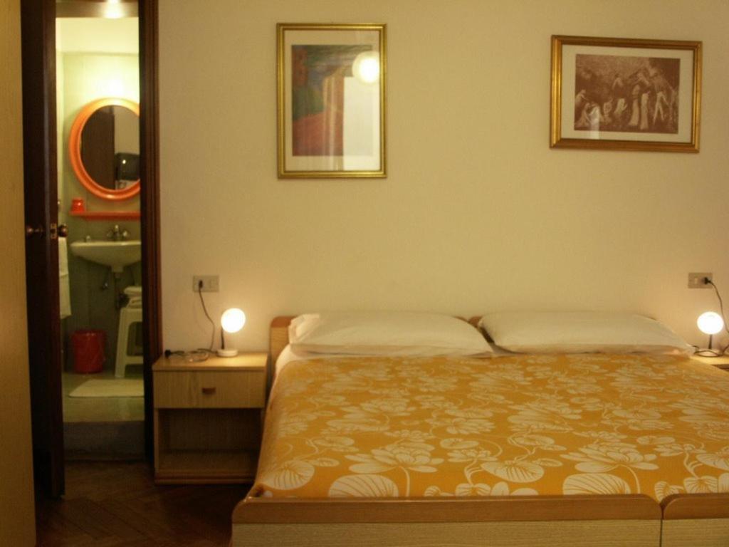 Albergo Corona Salsomaggiore Terme Kamer foto