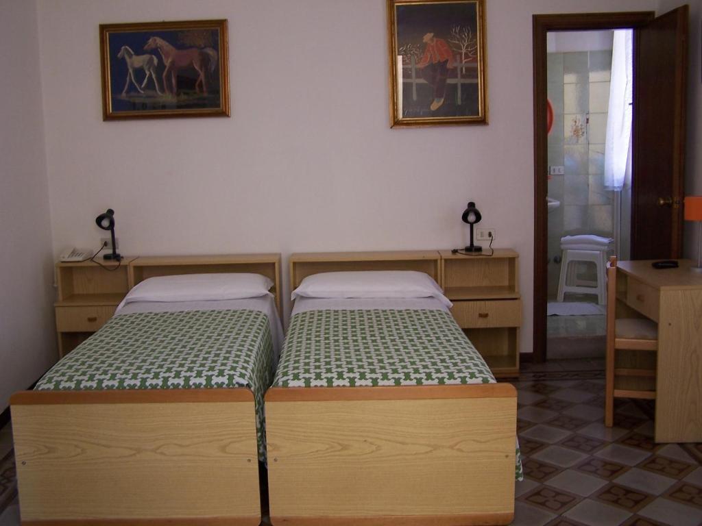 Albergo Corona Salsomaggiore Terme Kamer foto