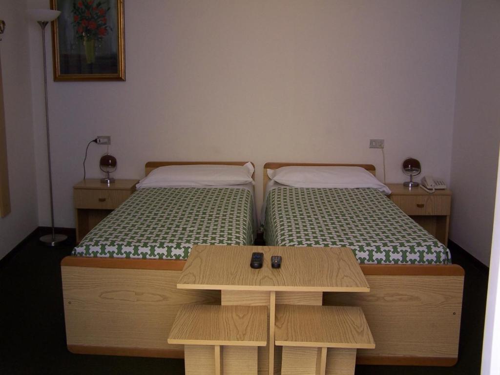 Albergo Corona Salsomaggiore Terme Kamer foto