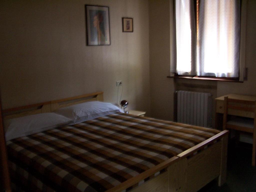 Albergo Corona Salsomaggiore Terme Kamer foto