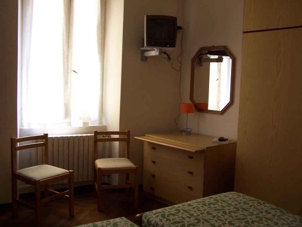Albergo Corona Salsomaggiore Terme Kamer foto