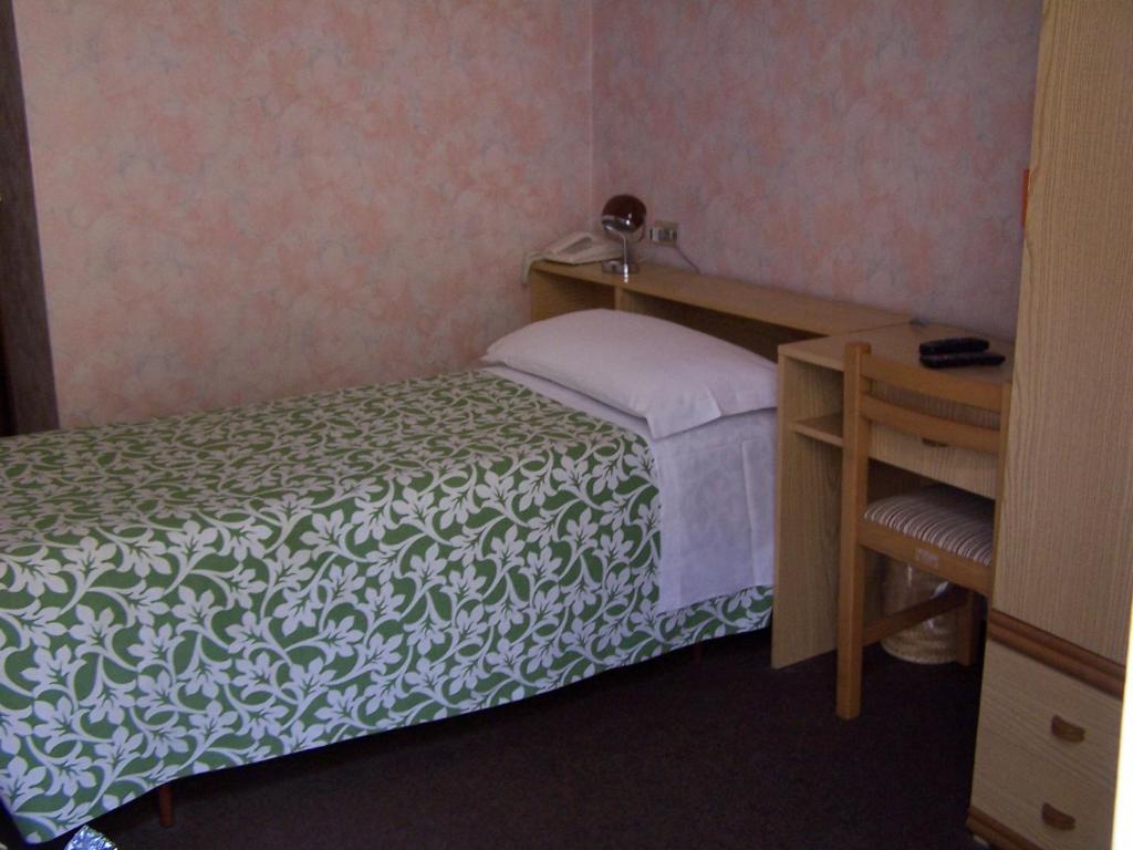 Albergo Corona Salsomaggiore Terme Kamer foto